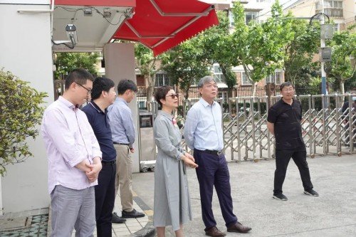 在中共威廉体育访问入口委员会的领导与