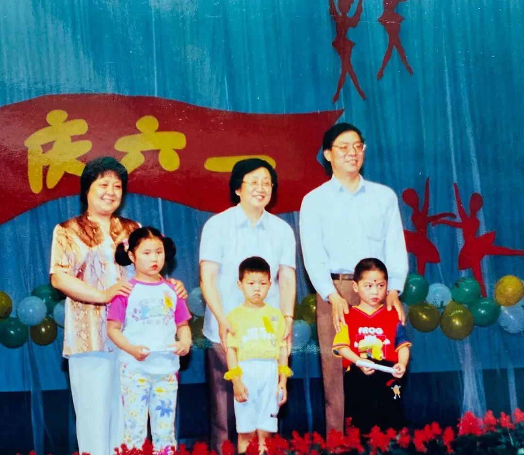 从70年的光辉历程中感悟红色基因