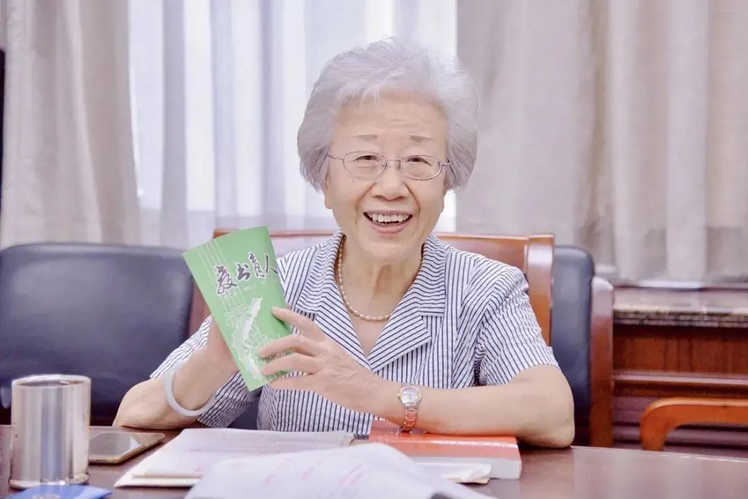 为纪念上海市威廉体育成为欧联杯亚洲区